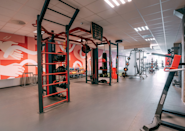Utforsk vårt omfattende utvalg av håndvekter og racks på Fresh Fitness treningssenter i Ås! Vårt dumbbell frivektområde er perfekt for styrketrening og muskeloppbygging. Uansett nivå eller mål, våre moderne treningsfasiliteter er her for å hjelpe deg med å nå dine fitnessmål.