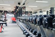 På Fresh Fitness treningssenter på Sinsen har vi et bredt utvalg av manualer og hantler som er perfekte for styrketrening. Disse manualene og hantlene kommer i ulike vektklasser og er ideelle for å trene ulike muskelgrupper og øke styrken din.
