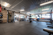 Utforsk våre innovative treningsmuligheter på Fresh Fitness Haugerud med vårt tøyeområde utstyrt med kettlebells, manualer, treningsmatter og annet utstyr for kroppsvekttrening. Ro ned etter trening i stretching sonen som gir deg muligheten til å tøye ut og øke fleksibiliteten din i ro og fred. 