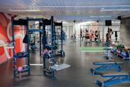 Utforsk våre innovative treningsmuligheter på Fresh Fitness Haugerud med vårt Cage-stretching-område. Ro ned etter trening i stretching sonen som gir deg muligheten til å tøye ut og øke fleksibiliteten din i ro og fred.