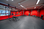 Fresh Fitness treningssenter i Trondheim sentrum tilbyr et fantastisk frivektsområde for de som ønsker å løfte vekter og styrke musklene sine. Frivektsområdet er utstyrt med et bredt utvalg av manualer, vektstenger, vektskiver og annet treningsutstyr som passer for alle nivåer.