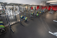 På Fresh Fitness-treningssenteret på Tiller kan du trene med et bredt utvalg av frivekter for å styrke og tone musklene dine. Frivekter er et viktig verktøy for å bygge muskelmasse, øke styrke og forbedre kroppens funksjonalitet.