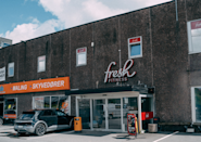 Velkommen til Fresh Fitness-treningssenteret på Skårer! Vi er glade for å ønske deg velkommen til vårt moderne og vennlige treningsmiljø.