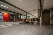 Tøyesonen på Fresh Fitness Majorstuen er perfekt for oppvarming og stretching, samtidig som frivektsområdet tilbyr et bredt utvalg av manualer og vekter for styrketrening.