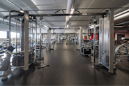 På Fresh Fitness-treningssenteret på Tiller tilbyr vi et imponerende utvalg av styrketreningsapparater som er designet for å hjelpe deg med å nå dine treningsmål og ta styrketreningen din til neste nivå.