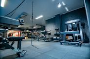Fresh Fitness treningssenter på Manglerud tilbyr et bredt utvalg av moderne og effektive treningsapparater for styrketrening. Vi er stolte av å kunne tilby våre medlemmer høykvalitetsutstyr som er designet for å hjelpe deg med å nå dine styrke- og fitnessmål på en trygg og effektiv måte.