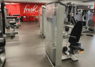 På Fresh Fitness-treningssenteret på Jessheim tilbyr vi et imponerende utvalg av styrketreningsapparater som er designet for å hjelpe deg med å nå dine treningsmål og ta styrketreningen din til neste nivå.