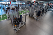 På Fresh Fitness-treningssenteret på Jessheim tilbyr vi et imponerende utvalg av styrketreningsapparater som er designet for å hjelpe deg med å nå dine treningsmål og ta styrketreningen din til neste nivå.