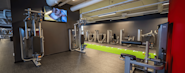 Nyoppusset Fresh Fitness Hauketo med moderne treningsutstyr, utvidet frivektsområde og oppgraderte fasiliteter for en bedre treningsopplevelse.