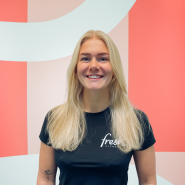 Silje Rødahl, personlig trener på nivå 1 hos Fresh Fitness, hjelper deg med å nå dine treningsmål. Som kvalifisert PT fokuserer hun på å tilrettelegge treningsprogrammer som passer dine behov, enten du er nybegynner eller erfaren. Bli motivert og få skreddersydd veiledning for en sunnere livsstil sammen med Silje på Fresh Fitness.