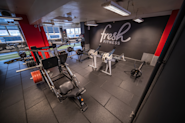 Oppdag Fresh Fitness Ensjø sine varierte områder og få en effektiv trening med frivekter og romaskiner. Jobb mot dine treningsmål og utfordre deg selv med varierte øvelser.
