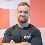 Som personlig trener hos Fresh Fitness på Storo-har Luan Jashari Frantzen oppnådd nivå 2 sertifisering, som betyr at han har avanserte ferdigheter og kunnskap innen trening og veiledning. Luan er dedikert til å hjelpe sine kunder med å nå sine treningsmål og få resultater på en effektiv måte.