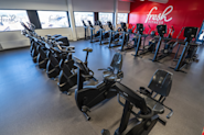 På Fresh Fitness-treningssenteret på Tiller kan du glede deg over et omfattende utvalg av kardiomaskiner, inkludert romaskiner, ellipsemaskiner og sykler! Vårt kondisjonsområde er utstyrt med høykvalitets romaskiner som gir deg en effektiv og utfordrende helkroppsøkt.