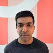 Oppnå nye høyder med nivå 4 personlig trener Sami Rahman hos Fresh Fitness. Med Samis ekspertise og lidenskap for trening vil du oppnå eksepsjonelle resultater og ta treningen din til neste nivå. La Sami guide deg mot en sterkere og sunnere kropp gjennom skreddersydde treningsprogrammer tilpasset dine ambisjoner og mål. Bestill din første treningsøkt med Sami i dag og kickstart reisen mot en forbedret fysisk form og velvære. Med en personlig trener som han ved din side vil du oppleve progresjon og motivasjon som aldri før.