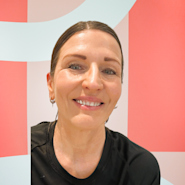 Lene Carina Straumsnes, din dyktige personlige trener på nivå 1 hos Fresh Fitness. Med ekspertise innen trening og helse, vil Lene hjelpe deg med å nå dine treningsmål på en effektiv og trygg måte. Ta kontakt med Lene i dag og kickstart din vei mot en sterkere og sunnere kropp!