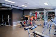 Utforsk vårt moderne kardiostasjon og frivektområde på Fresh Fitness treningssenter på Hauekto! Våre kardiomaskiner og styrkeapparater er designet for å hjelpe deg med å nå dine treningsmål og forbedre din fysiske form. 