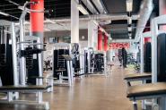 Opplev treningsmuligheter på Fresh Fitness treningssenter Kalbakken! Utforsk et bredt utvalg av moderne og effektive treningsapparater som vil hjelpe deg med å nå dine treningsmål.