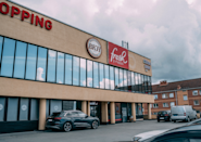 På Fresh Fitness-treningssenteret på Kalbakken har vi en imponerende og innbydende fasade som ønsker deg velkommen til vårt treningsanlegg.