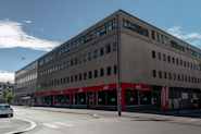 Besøk Fresh Fitness Carl Berner treningssenter og bli inspirert til å starte din treningsreise! Vår glassfasade viser vei til en treningsopplevelse av høy kvalitet, med moderne utstyr og motiverende treningsmiljø.