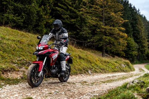 Moto Benelli TRK 251 Galgo Chile