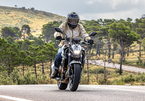 Voge 625R Lifestyle3 Galgo