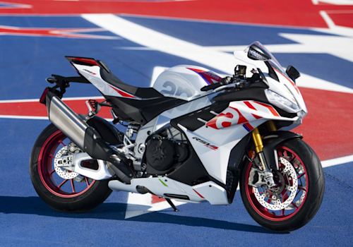 Motocicleta Aprilia RSV4 en pista galgo México lifestyle