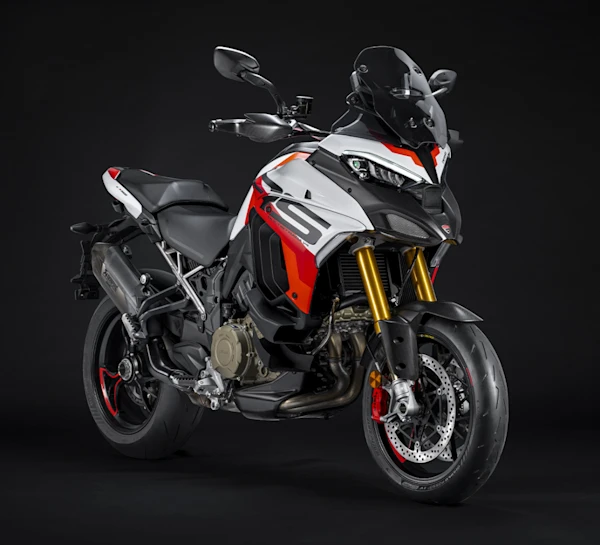 Motocicleta Ducati Multistrada V4 RS en primer plano galgo México