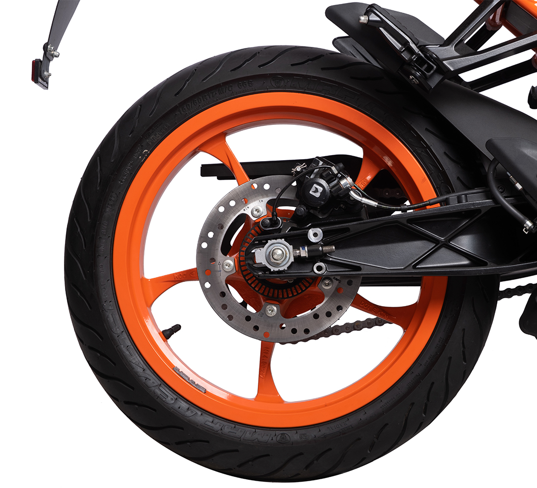 Motocicleta KTM RC 200 rueda galgo Perú