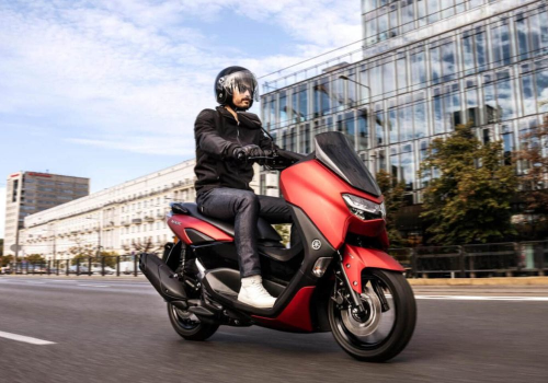 Motocicleta Yamaha NMAX CONNECTED en ciudad galgo Colombia lifestyle