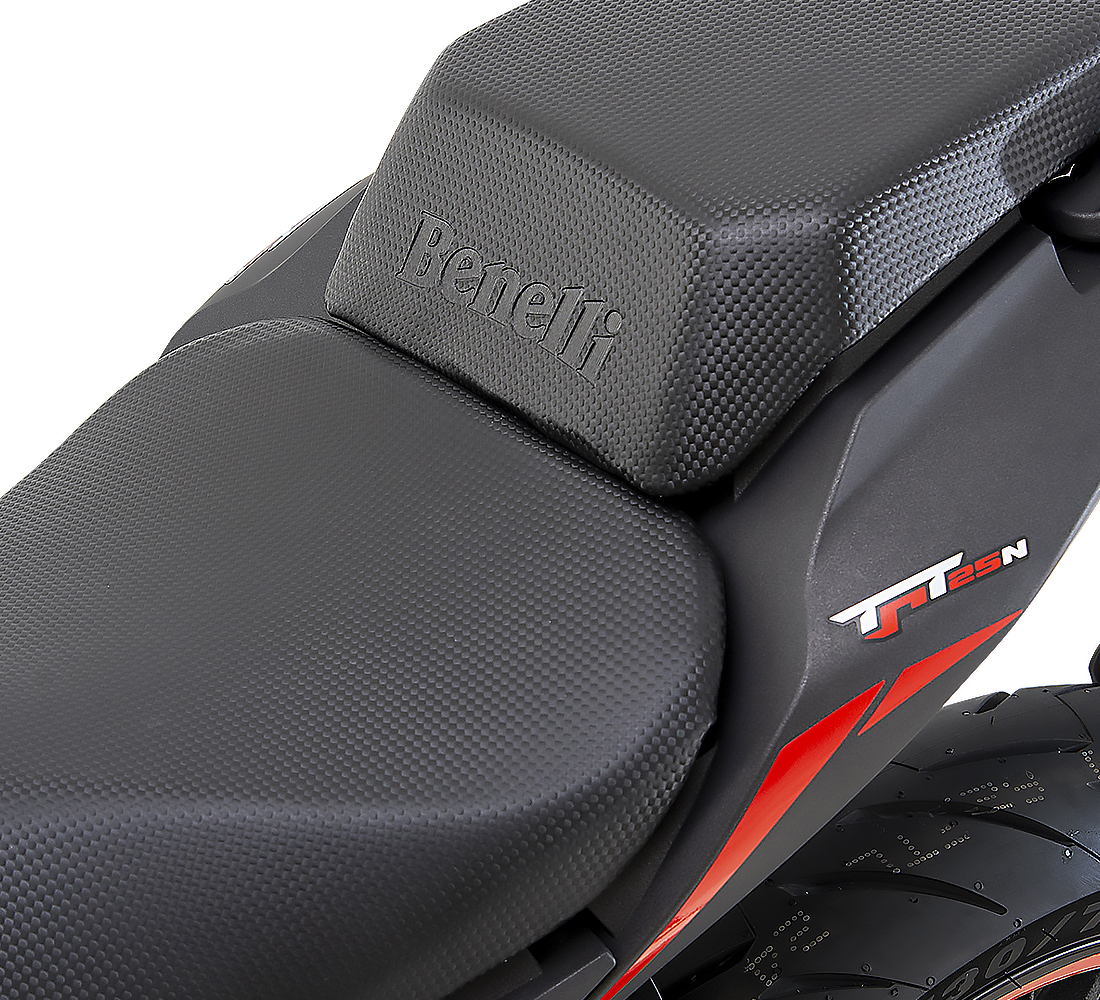 Benelli TNT 25N Galgo Perú Carrousel 2