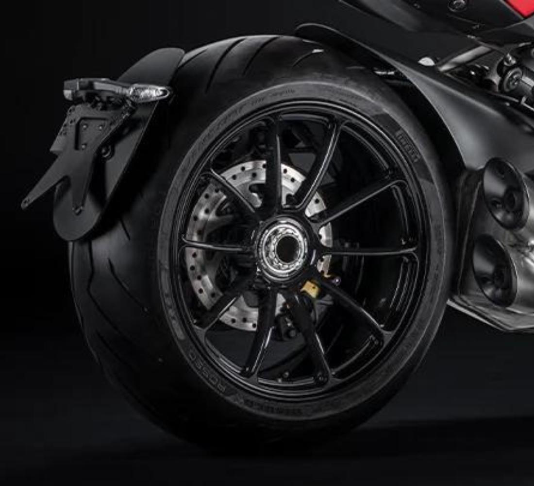 Motocicleta Ducati XDiavel Nera rueda galgo México