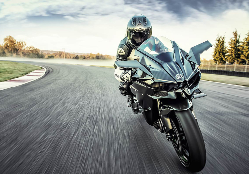 Motocicleta Kawasaki Ninja H2R  en pista galgo México lifestyle
