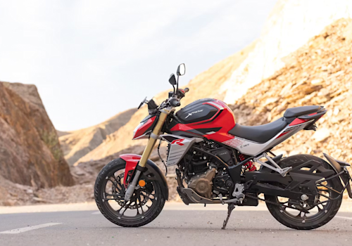 Hero Hunk 250R Lifestyle2 Galgo 