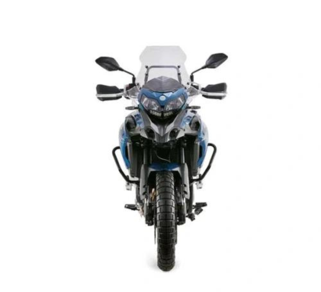 Motocicleta Benelli TRK 502 X en plano frontal galgo México