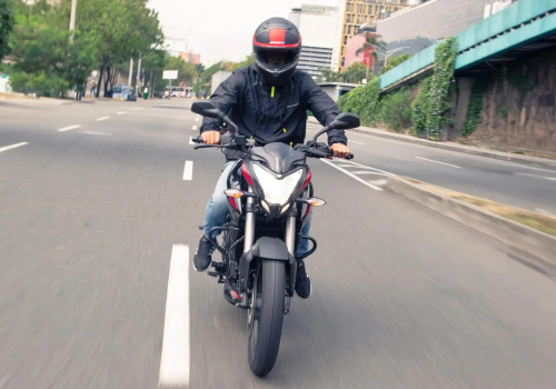 Motocicleta Bajaj Pulsar 160 NS FI UG en ciudad galgo Colombia lifestyle