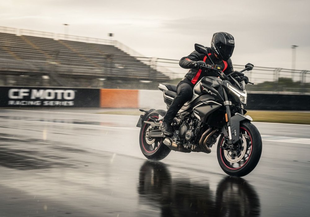 CF Moto 800NK High Lifestyle1 Galgo