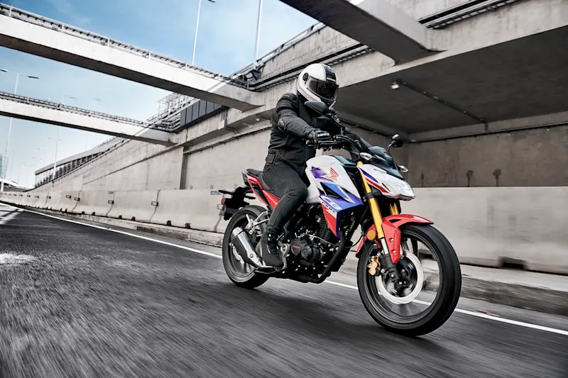 CB190 R Lifestyle 3