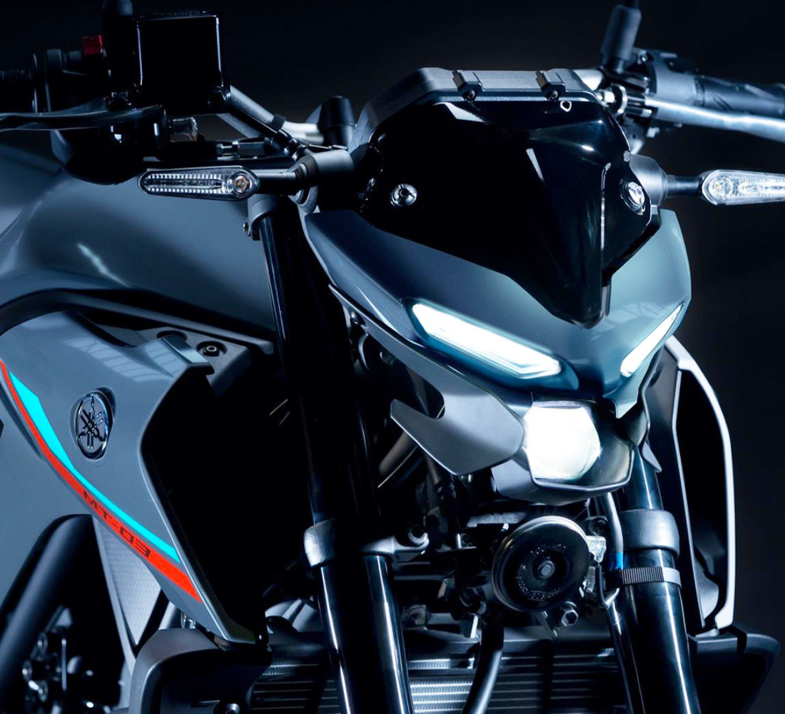 Motocicleta Yamaha MT 03 faro galgo Perú