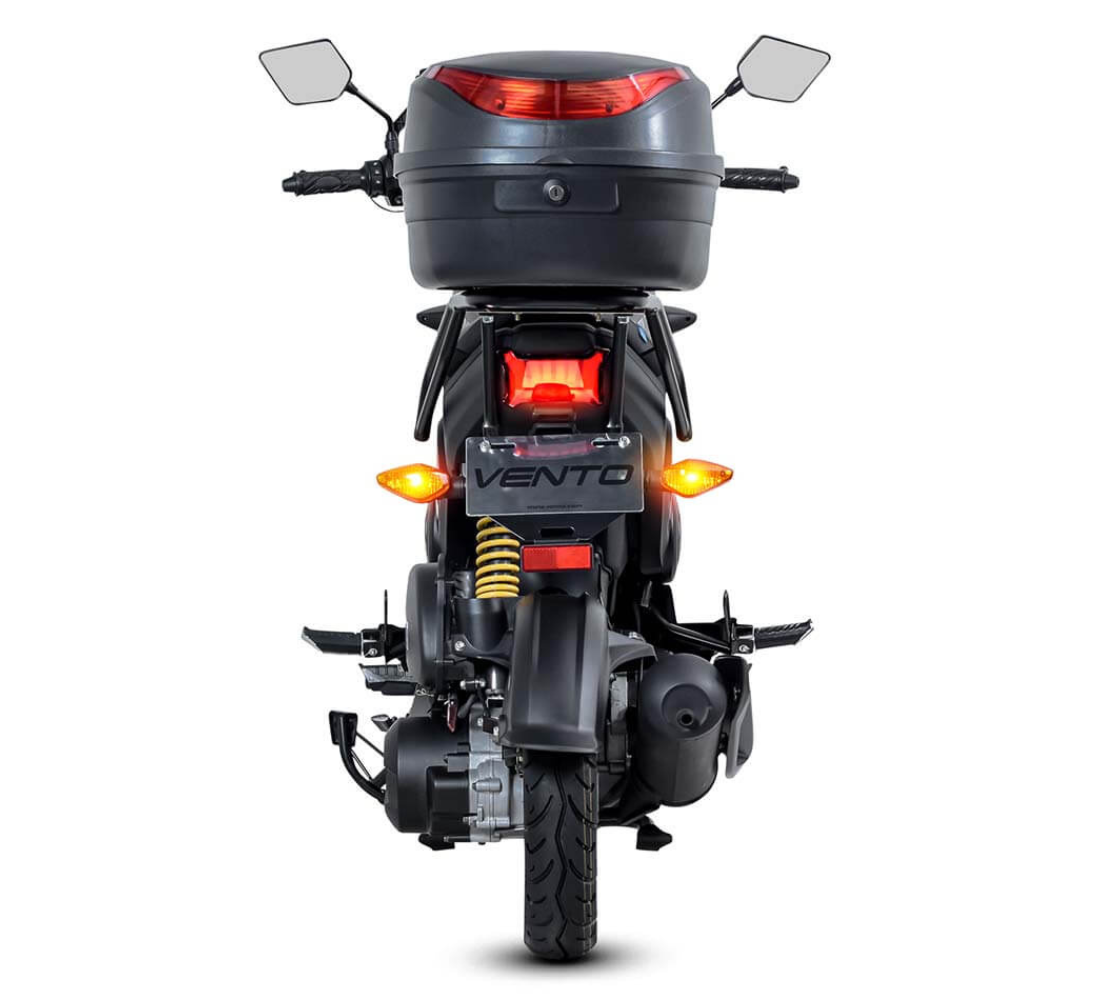 Motocicleta Vento OVNI 170 en plano trasero galgo