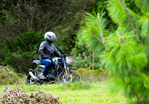 Daytona Scrambler Max Lifestyle3 Galgo México