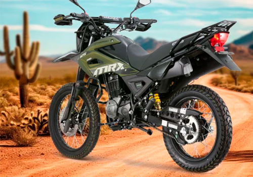 Motocicleta Victory MRX 125 Pro TK en desierto galgo Colombia lifestyle