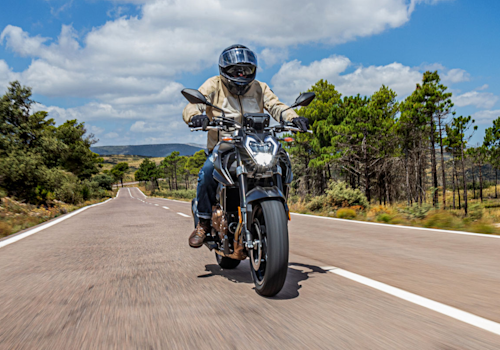 Voge 625R Lifestyle2 Galgo