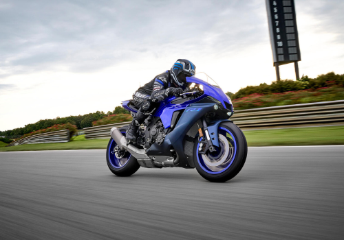 Motocicleta Yamaha R1 en pista galgo Colombia lifestyle