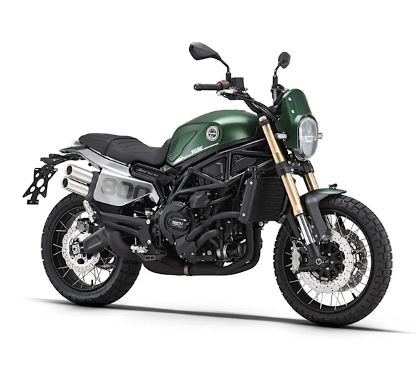 Motocicleta Benelli Leoncino 800 Trail en primer plano galgo México