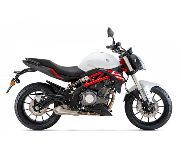 Motocicleta Benelli 302 S en primer plano galgo México