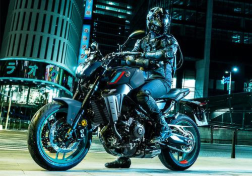 Motocicleta Yamaha MT09 en ciudad galgo Colombia lifestyle