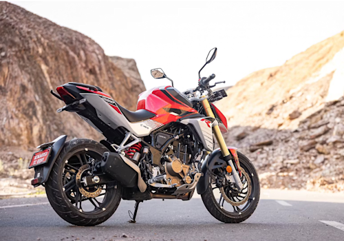 Hero Hunk 250R Lifestyle3 Galgo 