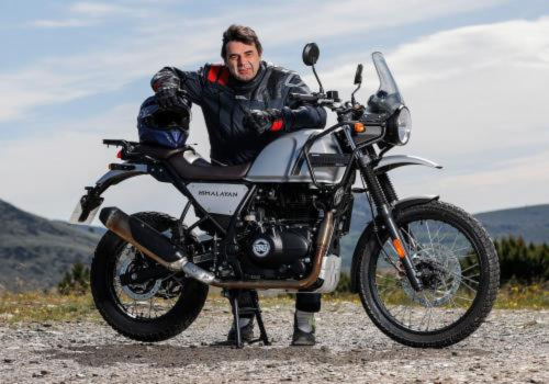 Motocicleta Royal Enfield Himalayan en montaña galgo México lifestyle