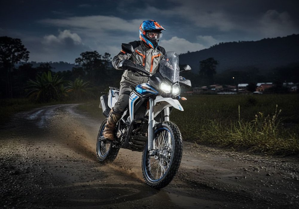 Voge 300 Rally Lifestyle1 Galgo