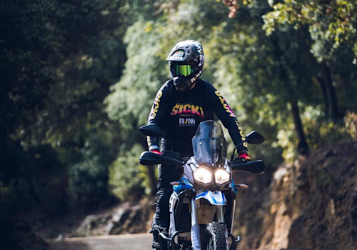 Voge 300 Rally Lifestyle3 Galgo